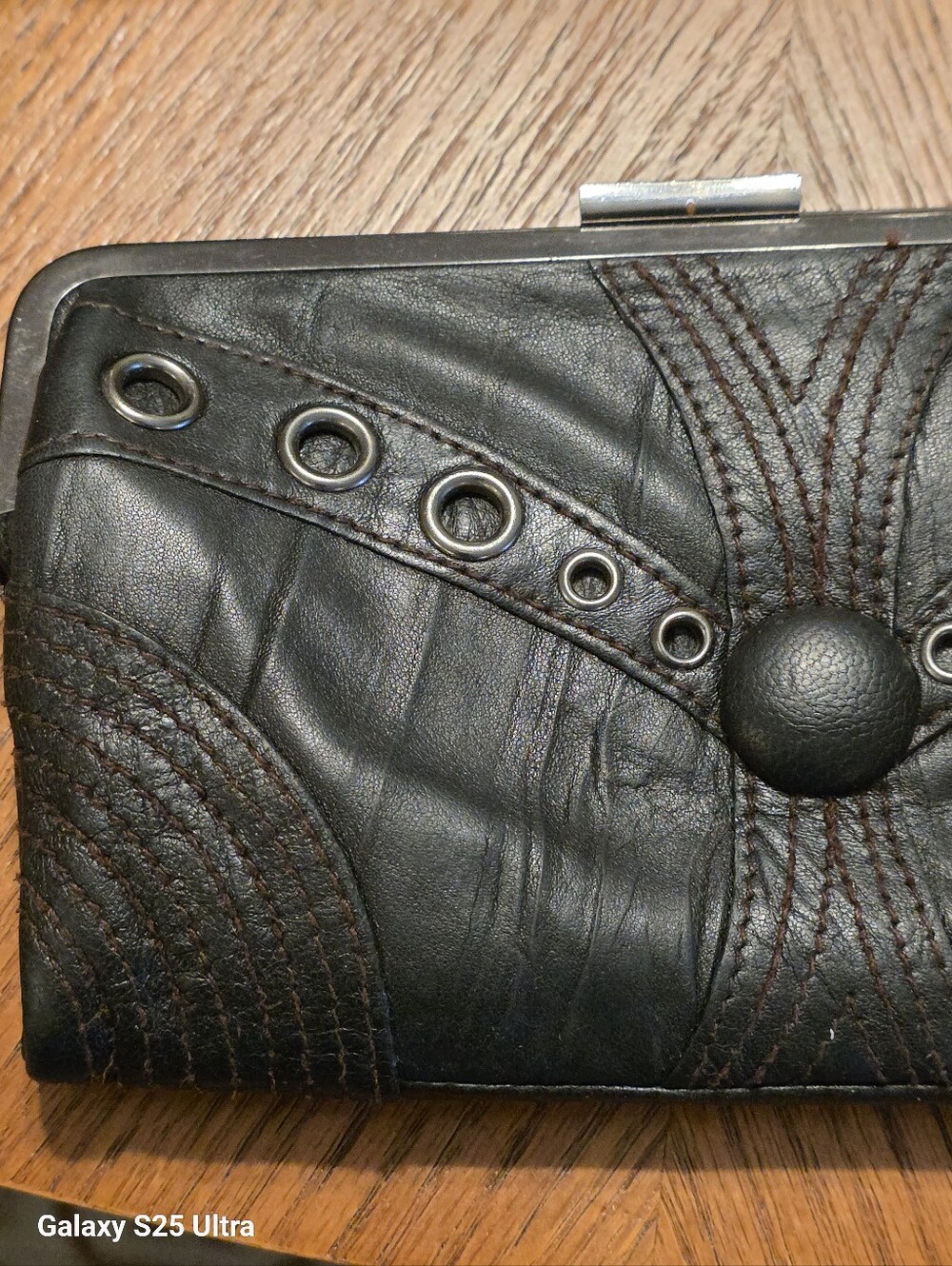 VTG Betsey Johnson Black Leather Horseshoe Grommet Wallet Clutch Y2K Western - Picture 11 of 13